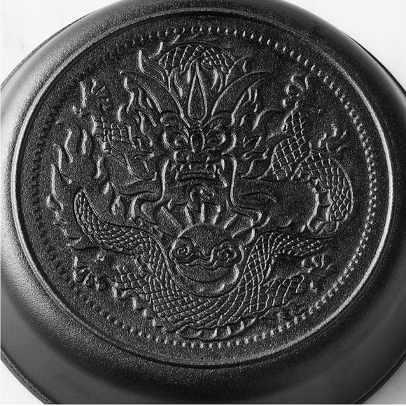 Dragon Lunar New Year Lodge Seasoned Cast Iron Skillet 10” NWT Limited Edition - Picture 1 of 3